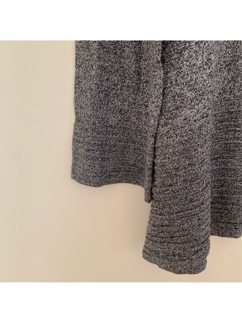 CYRUS Gray Heathered Long Sleeve Knit Tunic - Picture 10 of 13